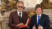 Andrea Bocelli fue condecorado por Javier Milei en el Salón Blanco de la Casa Rosada