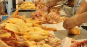 Nuevo aumento en el precio del pollo genera preocupación en Cochabamba