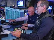 Mal día para activos argentinos: subió el dólar y el riesgo país y las acciones se desplomaron hasta 8% en Wall Street