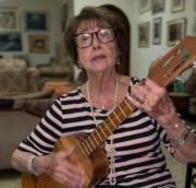 María Elisa Villasmil sorprende en redes al tocar el cuatro y cantar