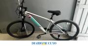 Robó una bicicleta de un comercio, pero dos hombres lo atraparon y lo llevaron hasta la comisaría