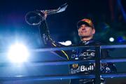 Verstappen reina en Las Vegas y aprieta el Mundial tras la descalificación de los McLaren