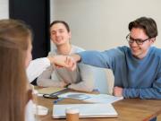 Por costos y talento, multinacionales como JPMorgan y Accenture centralizan en Argentina servicios para la región y el mundo