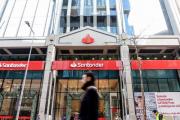 Santander acelera digitalización de su banco en Chile con más sucursales estilo Work/Cafe