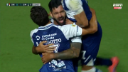 Fórmula letal: gran centro del heredero y cabezazo de Enzo Martínez para el 2-0 del Lobo