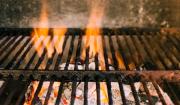 Fiestas de fin de año y asados: cuál es la técnica más eficaz para dejar la parrilla impecable