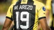 El padre de Matías Arezo, que estaba en lista de inhabilitados, burló los controles para entrar al Campeón del Siglo y ver a Peñarol; lo hicieron ingresar por subsuelo de la Henderson