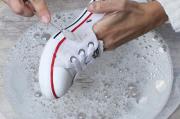 Como nuevas otra vez: tres secretos de limpieza para recuperar tus zapatillas blancas manchadas