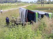 Vuelco del micro en la ruta 2: la principal hipótesis es que el chofer se quedó dormido