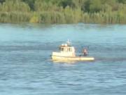 Buscan a un policía en el Río Paraná luego de que su lancha se hundiera por un choque