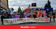 Mujeres de Mesa Feminista de Río Gallegos marcharon contra la violencia hacia las mujeres