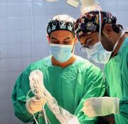 El Hospital Isola incorporó un dril de alta frecuencia para neurocirugías complejas