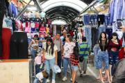 Comerciantes esperan repunte en ventas pese a los efectos del control cambiario
