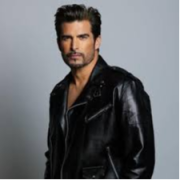 En video: Thalía elige a este cantante venezolano como el protagonista de su tu tema 'Santa Crush'