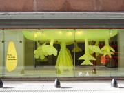 Con un jardín colgante flúo, reabrió la histórica sala del Fondo Nacional de las Artes de la calle Alsina