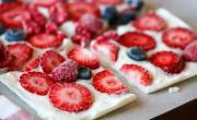 Es saludable y se hace en 5 minutos: la receta keto del yogurt bark que es viral en TikTok