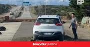 Vehículo argentino pasa de largo en obras de la Ruta 9 Norte y queda sobre el hormigón recién instalado
