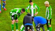 ¡Insólito! Compañeros de equipo se lesionan entre ellos en la Europa League