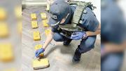 Descubren 35 paquetes de droga en una flota