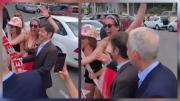 Celebraba su recibida en la Catedral de La Plata y terminó en selfie con Kicillof y Alak