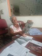 Abuela espera por adjudicación de vivienda