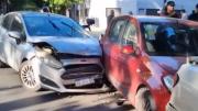 Manejaba borracho, enyesado y chocó a tres autos estacionados en Palermo: “No sé qué pasó”