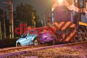 Un tren embistió a un auto en ruta 51: tras el choque, una mujer fue hospitalizada