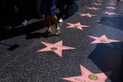 Homenaje póstumo: cinco famosos que recibieron una estrella en el paseo de la fama de Hollywood