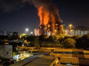 Tres días de duelo en Hong Kong tras incendio en complejo residencial que dejó al menos 128 muertos