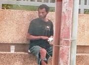 Se molesta si no le dan cobres: Solicitan intervención policial para controlar a indigente violento que deambula en Bella Vista