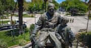 Video: la estatua más céntrica de Sarmiento y la historia de los tiros