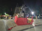 La “Lluvia de Esperanza” comienza a iluminar la plaza 2 de Diciembre