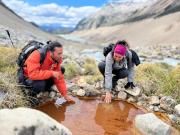Increíble hallazgo en uno de los cerros más altos de la Patagonia: manantiales calientes bajo el hielo