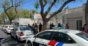 La casona de Avenida Rawson, otra vez fue escenario de tensión: más de 20 detenidos, armas y una puja familiar