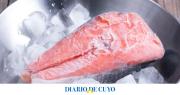 Sin sal ni agua caliente: el truco definitivo para descongelar el pescado el tiempo récord