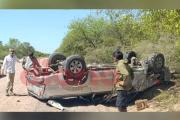 Impactante vuelco de una camioneta deja varios lesionados