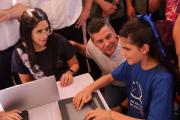 Entregan tablets de alta tecnología para estudiantes con discapacidad visual, con apoyo de Itaipú