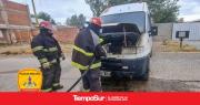 Bomberos sofocaron principio de incendio sobre vehículo