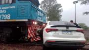 Un tren embistió a un auto en Río Piedras