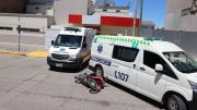 Motociclista chocó contra una ambulancia que salía a un traslado y terminó siendo asistido por el mismo personal