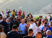 (VIDEOS) Comunas reciben el 25 % del Lago de Guanoco para producir asfalto en el país