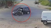 Video: el violento robo de auto a una maestra que fue arrastrada por ladrones en Virrey del Pino
