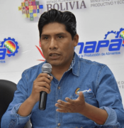 Policía aprehende a la esposa de Franklin Flores tras allanamiento en Obrajes