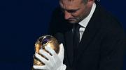 Lionel Scaloni bromeó tras lucir guantes blancos en el sorteo del Mundial 2026: “No había de ”
