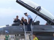 Milei cruzó al kirchnerismo en la presentación de los aviones F-16: Para ellos, soberanía es una gran villa miseria decorada con banderines