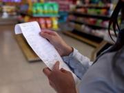 Golpe a los supermercados: un municipio de Zona Norte sube a 2% una tasa y Luis Caputo sale al cruce