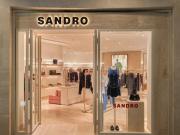 Una marca parisina de lujo abrió su primer local en Argentina: qué proyecciones tienen en el país y cuál es el precio de la ropa