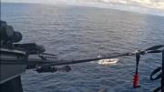 El impresionante video de francotirador de la Guardia Costera que desde un helicóptero inutilizó un bote que transportaba sustancias ilícitas