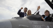 Javier Milei exhibió los nuevos F-16 en Córdoba y apuntó al kirchnerismo por la soberanía