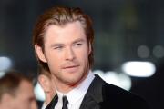 Chris Hemsworth y su padre recorren Australia en moto para revivir recuerdos de su niñez